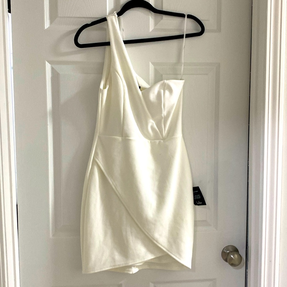 Nwt lulus mini cream color.